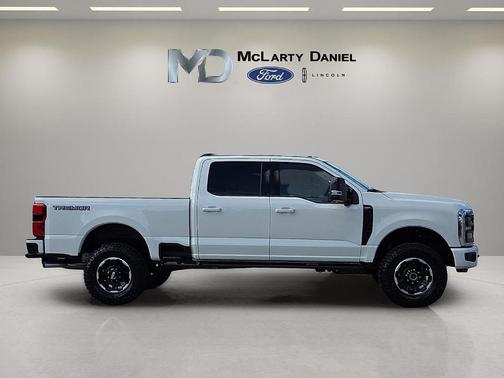 Star White 2026 Ford F-350 Lariat Super Duty