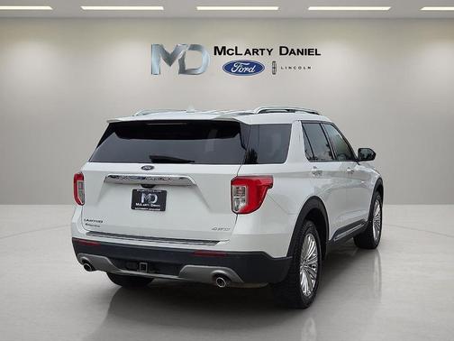 White Metallic 2022 Ford Explorer Limited
