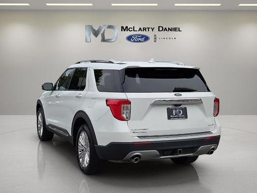 White Metallic 2022 Ford Explorer Limited