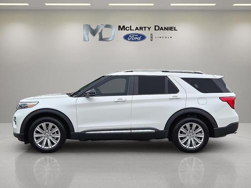 White Metallic 2022 Ford Explorer Limited