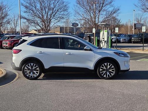 2020 Ford Escape Titanium Hybrid