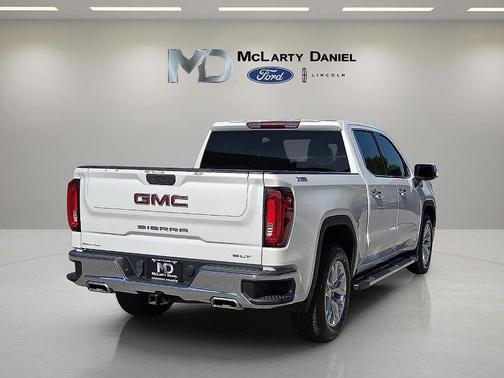 White Frost Tri-Coat 2021 GMC Sierra 1500 SLT