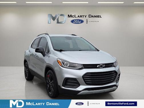 Silver Ice Metallic 2021 Chevrolet Trax LT