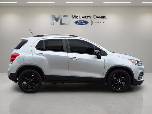 Silver Ice Metallic 2021 Chevrolet Trax LT