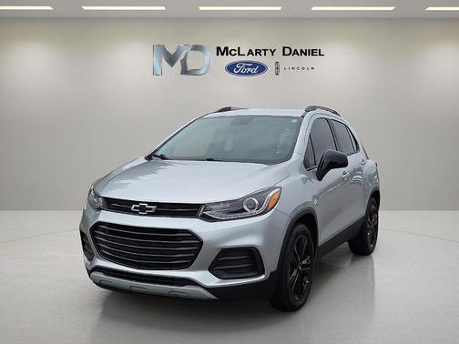 Silver Ice Metallic 2021 Chevrolet Trax LT