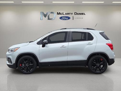 Silver Ice Metallic 2021 Chevrolet Trax LT