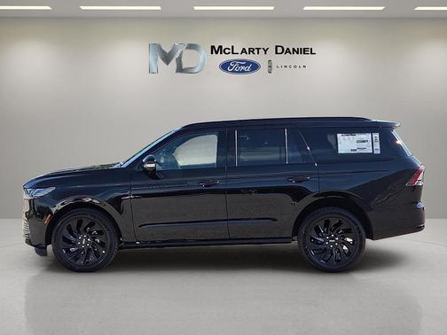Infinite Black Metallic 2026 Lincoln Navigator Reserve
