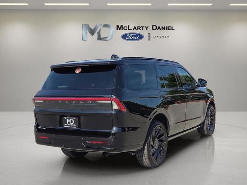 Infinite Black Metallic 2026 Lincoln Navigator Reserve