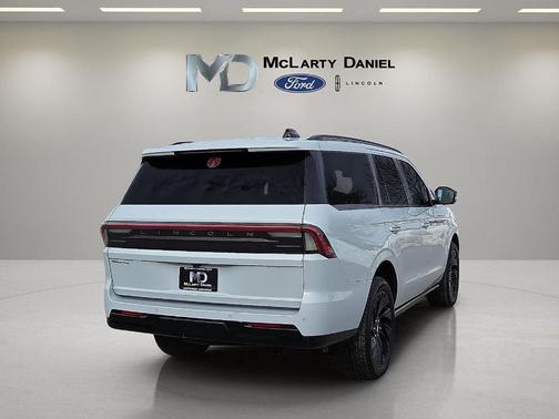 Crystal White 2025 Lincoln Navigator Reserve
