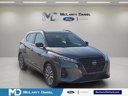 Gun Metallic 2023 Nissan Kicks SR