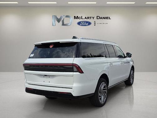 White Metallic 2026 Lincoln Navigator L Reserve