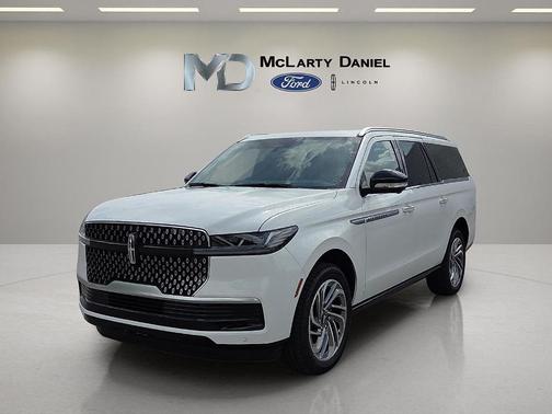 White Metallic 2026 Lincoln Navigator L Reserve