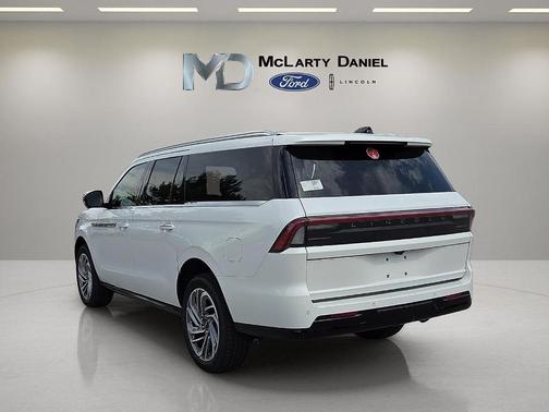 White Metallic 2026 Lincoln Navigator L Reserve
