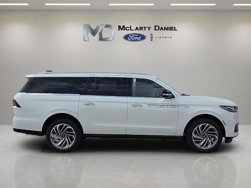 White Metallic 2026 Lincoln Navigator L Reserve
