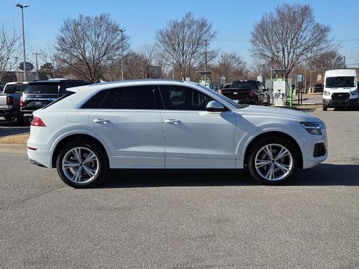 2022 Audi Q8 55 Premium Plus