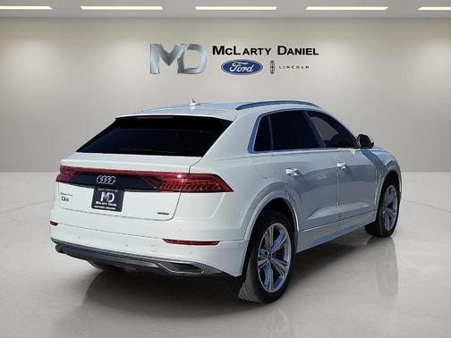 2022 Audi Q8 55 Premium Plus