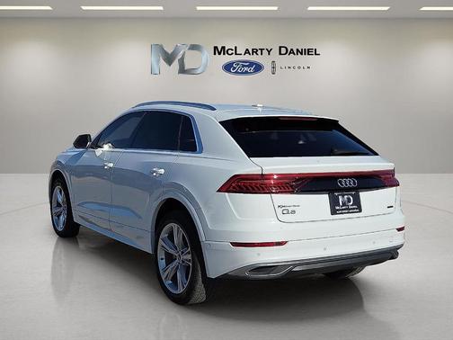 2022 Audi Q8 55 Premium Plus