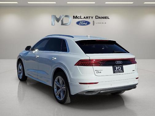 2022 Audi Q8 55 Premium Plus