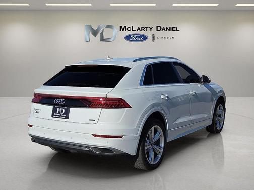 2022 Audi Q8 55 Premium Plus