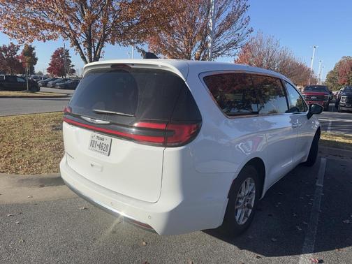 2024 Chrysler Pacifica Touring-L