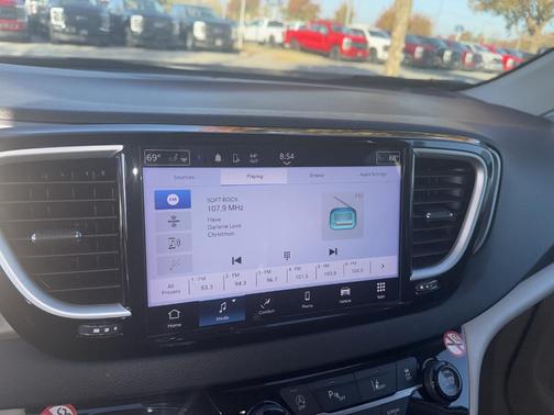 2024 Chrysler Pacifica Touring-L