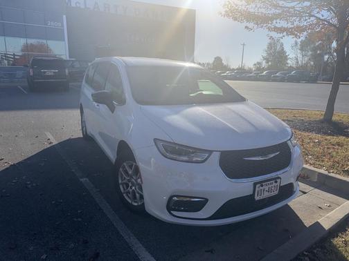 2024 Chrysler Pacifica Touring-L