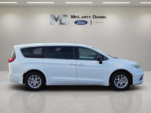 2024 Chrysler Pacifica Touring-L