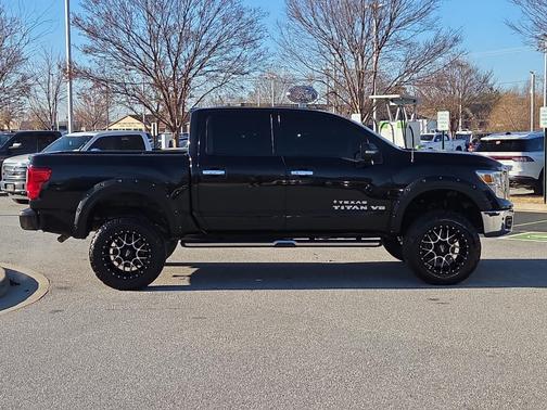 2018 Nissan Titan SV
