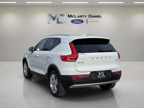 2020 Volvo XC40 T5 Momentum