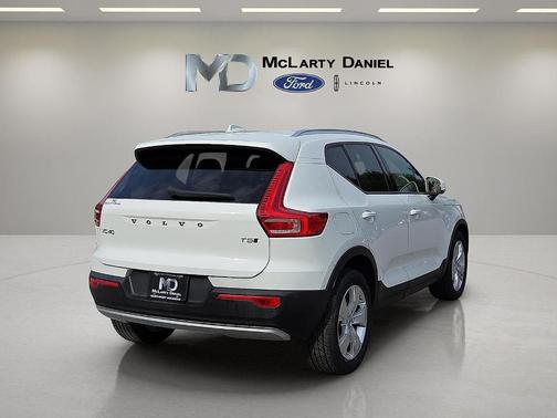 2020 Volvo XC40 T5 Momentum