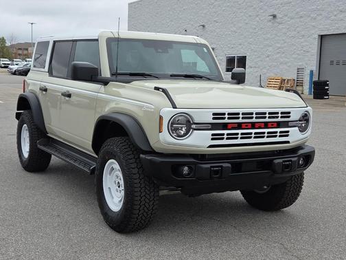 Desert Sand 2026 Ford Bronco Heritage Edition