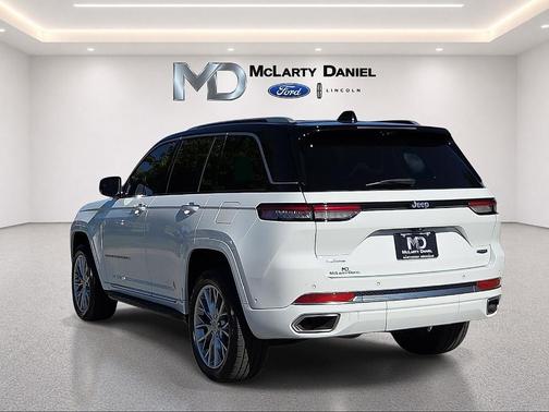 Bright White Clearcoat 2023 Jeep Grand Cherokee Summit