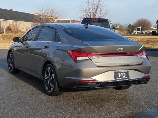 2022 Hyundai ELANTRA Limited