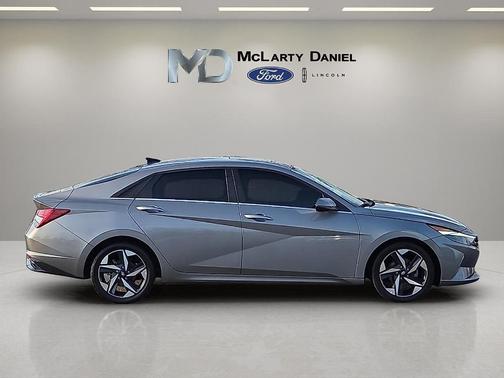 2022 Hyundai ELANTRA Limited