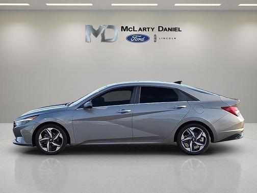 2022 Hyundai ELANTRA Limited