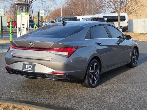 2022 Hyundai ELANTRA Limited