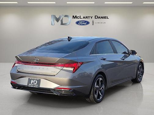 2022 Hyundai ELANTRA Limited