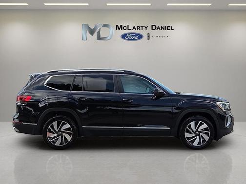 Deep Black Pearl Effect 2024 Volkswagen Atlas 2.0T SEL