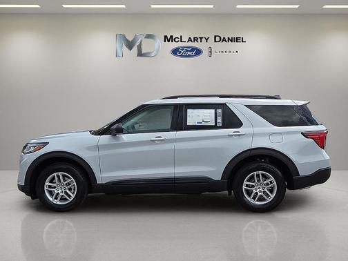 Space White Metallic 2026 Ford Explorer Active