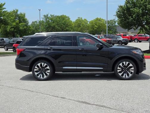 Agate Black Metallic 2026 Ford Explorer Platinum