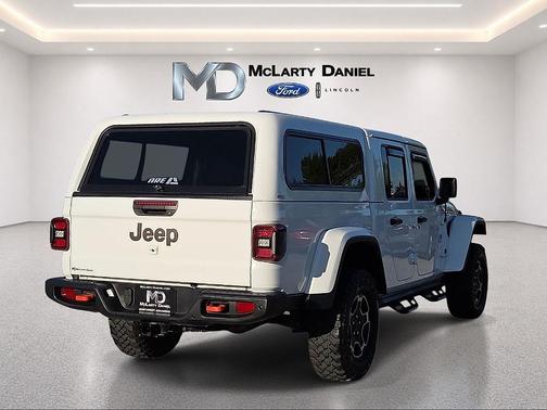 Bright White Clearcoat 2021 Jeep Gladiator Mojave