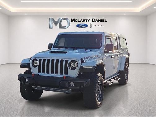 Bright White Clearcoat 2021 Jeep Gladiator Mojave