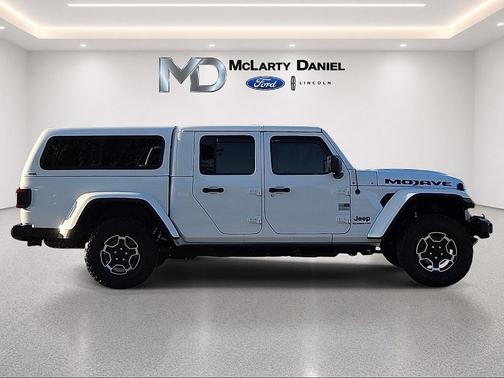 Bright White Clearcoat 2021 Jeep Gladiator Mojave