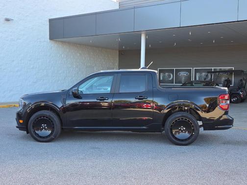 2025 Ford Maverick Lobo Standard