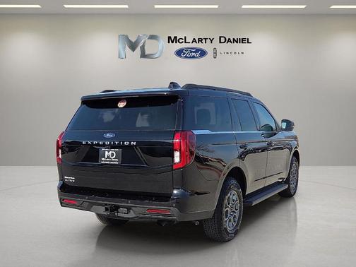 Agate Black Metallic 2026 Ford Expedition Active