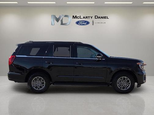 Agate Black Metallic 2026 Ford Expedition Active