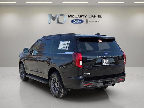 Agate Black Metallic 2026 Ford Expedition Active