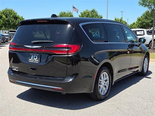2023 Chrysler Pacifica Touring-L
