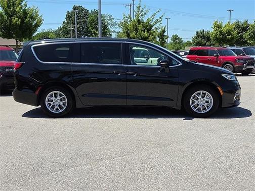 2023 Chrysler Pacifica Touring-L