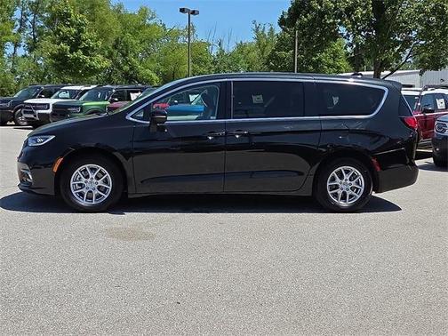 2023 Chrysler Pacifica Touring-L
